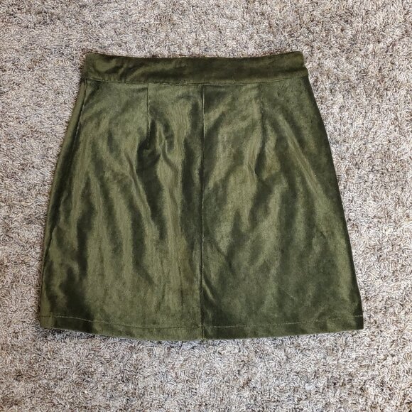 Woman's Green Skirt by Umgee 18" Long Size Medium - Picture 2 of 3